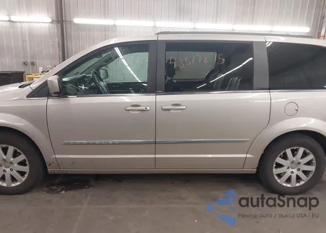 2013 Chrysler Town & Country Touring из США, поврежденный, VIN 2C4RC1BG2DR610346